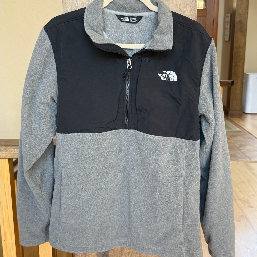 The North Face Men’s  Black and Gray Fleece Quarter Zip Pullover, Size Medium
